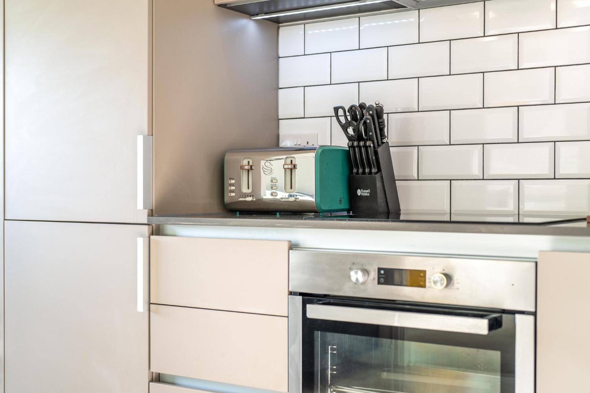 Luxury 1 Bedroom Serviced Apartment With Roof Terrace & Gym Stevenage Zewnętrze zdjęcie