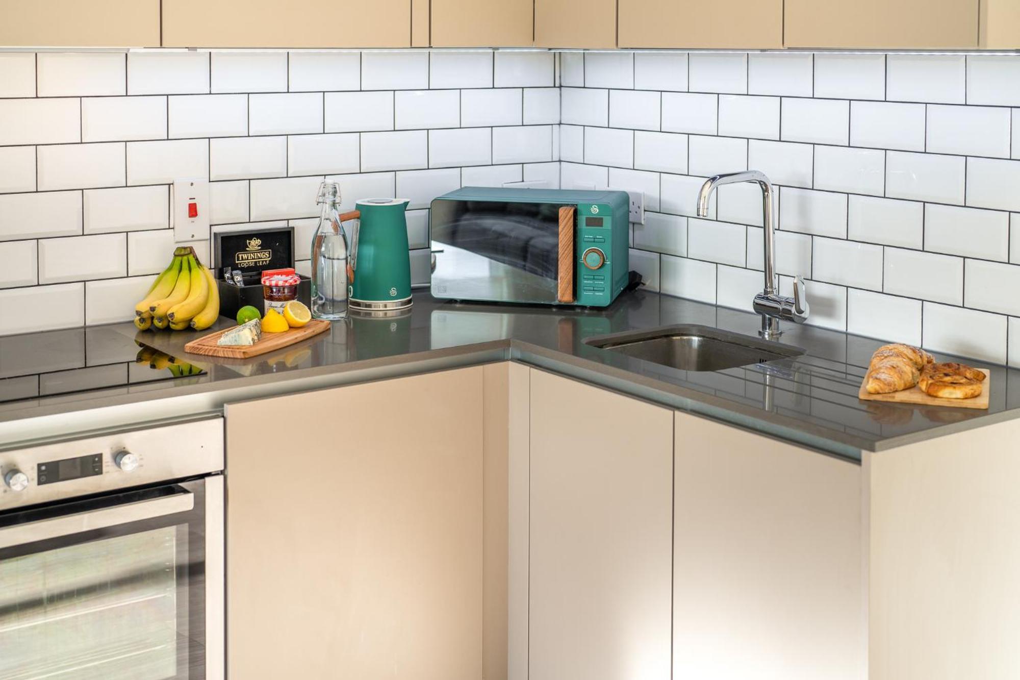 Luxury 1 Bedroom Serviced Apartment With Roof Terrace & Gym Stevenage Zewnętrze zdjęcie