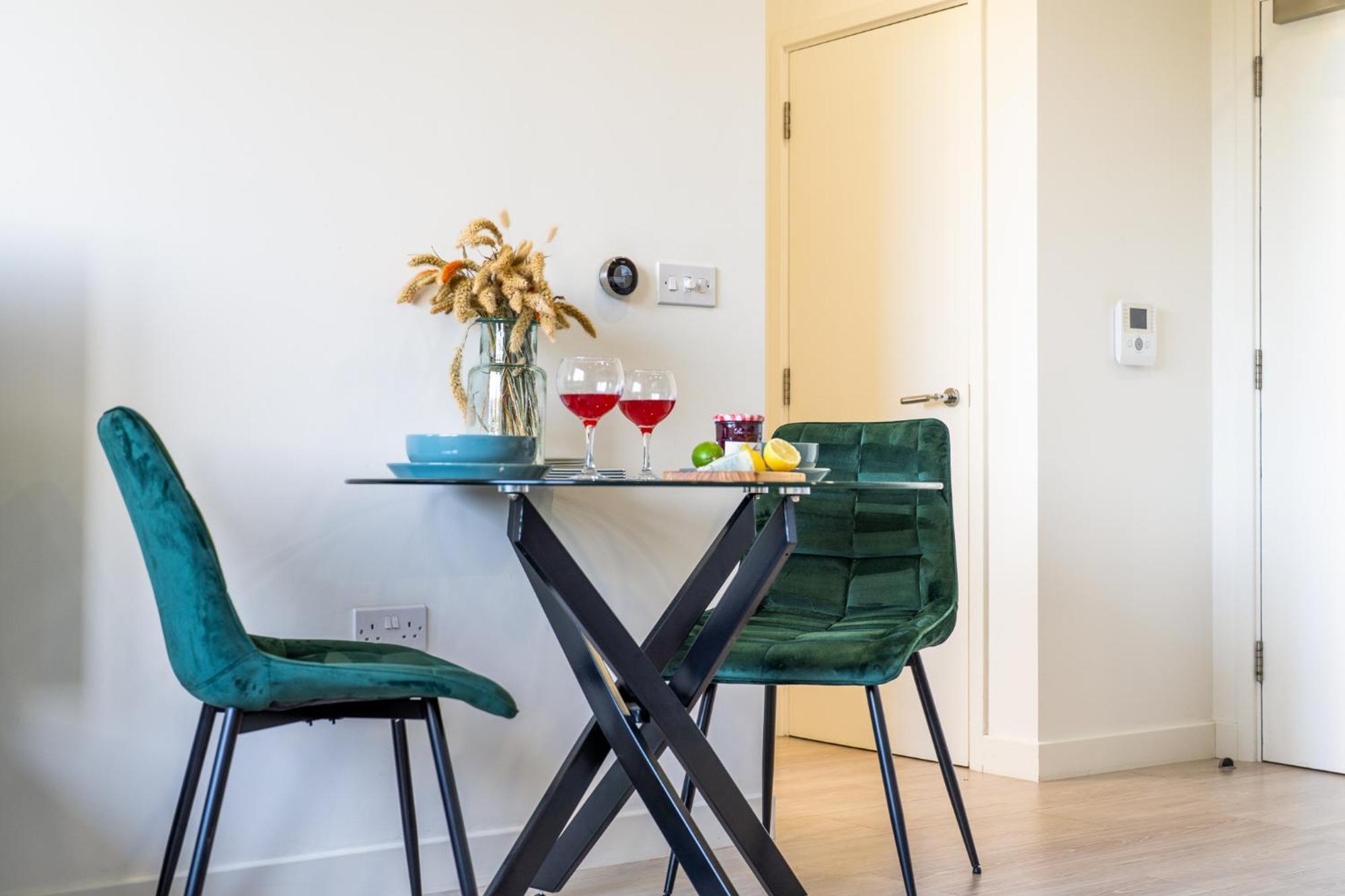 Luxury 1 Bedroom Serviced Apartment With Roof Terrace & Gym Stevenage Zewnętrze zdjęcie