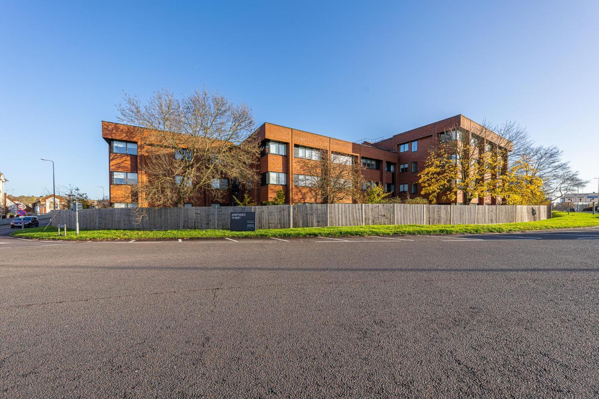 Luxury 1 Bedroom Serviced Apartment With Roof Terrace & Gym Stevenage Zewnętrze zdjęcie